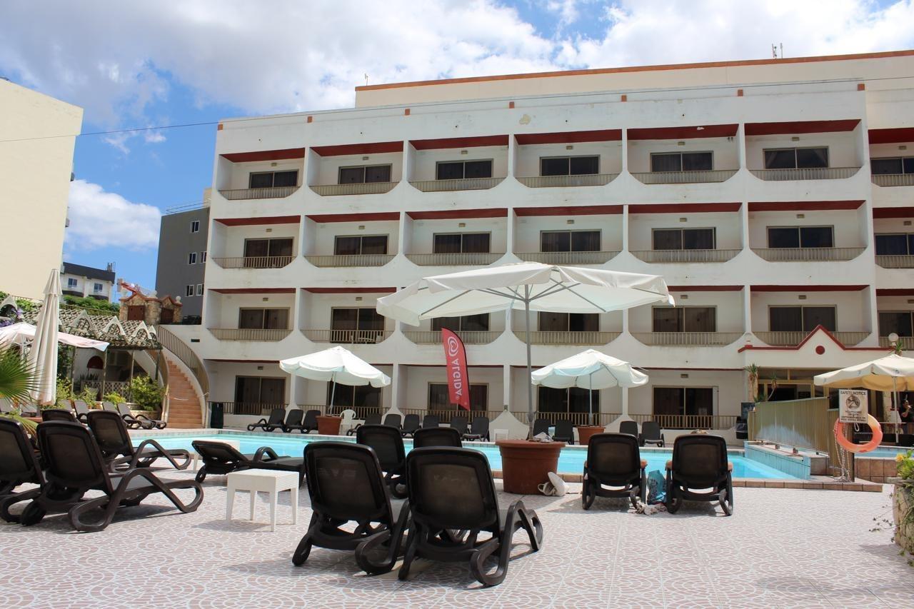 Aparthotel The San Anton 3*